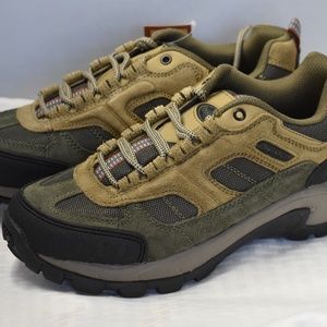 BEARPAW MENS HIKING & TRAIL SHOES SIZE 10 NEW!!!